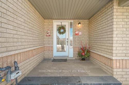 190 Deepsprings Crescent photo 6