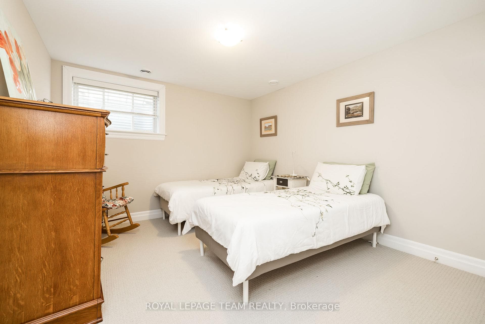 135 Tradewinds Crescent photo 32