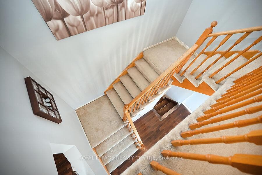 3 Lake Louise Drive photo 29