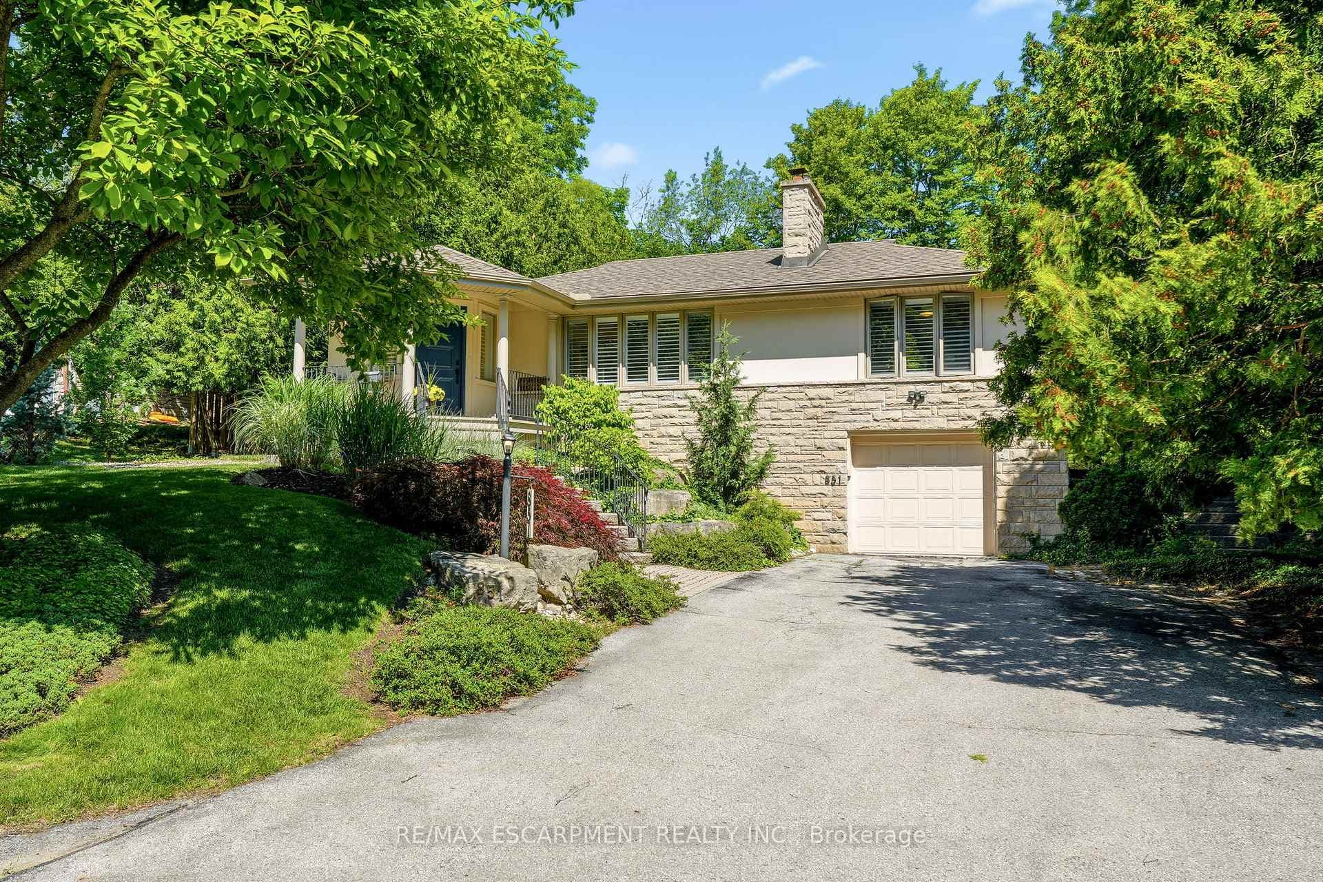 851 Mewburn Road photo 2