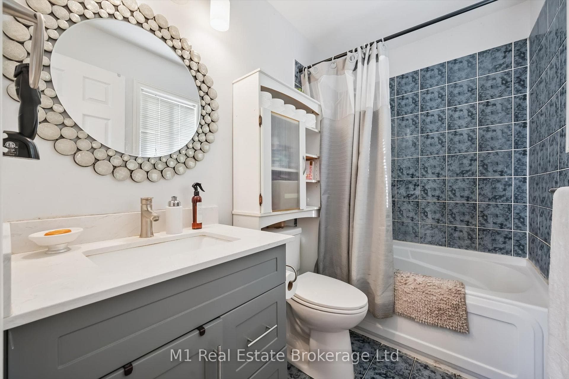 Primary ensuite 4 pc bathroom