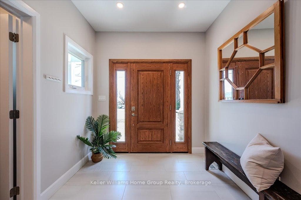 479 St George Street photo 5