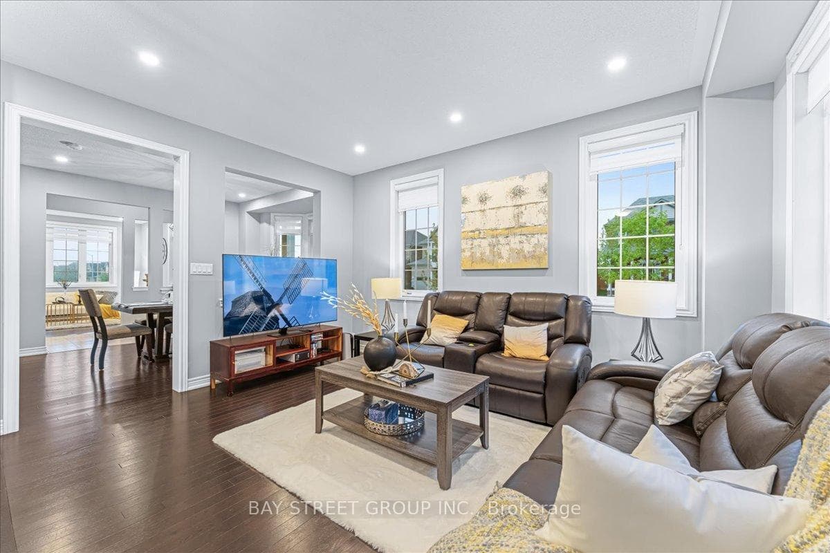 63 Tait Crescent photo 17