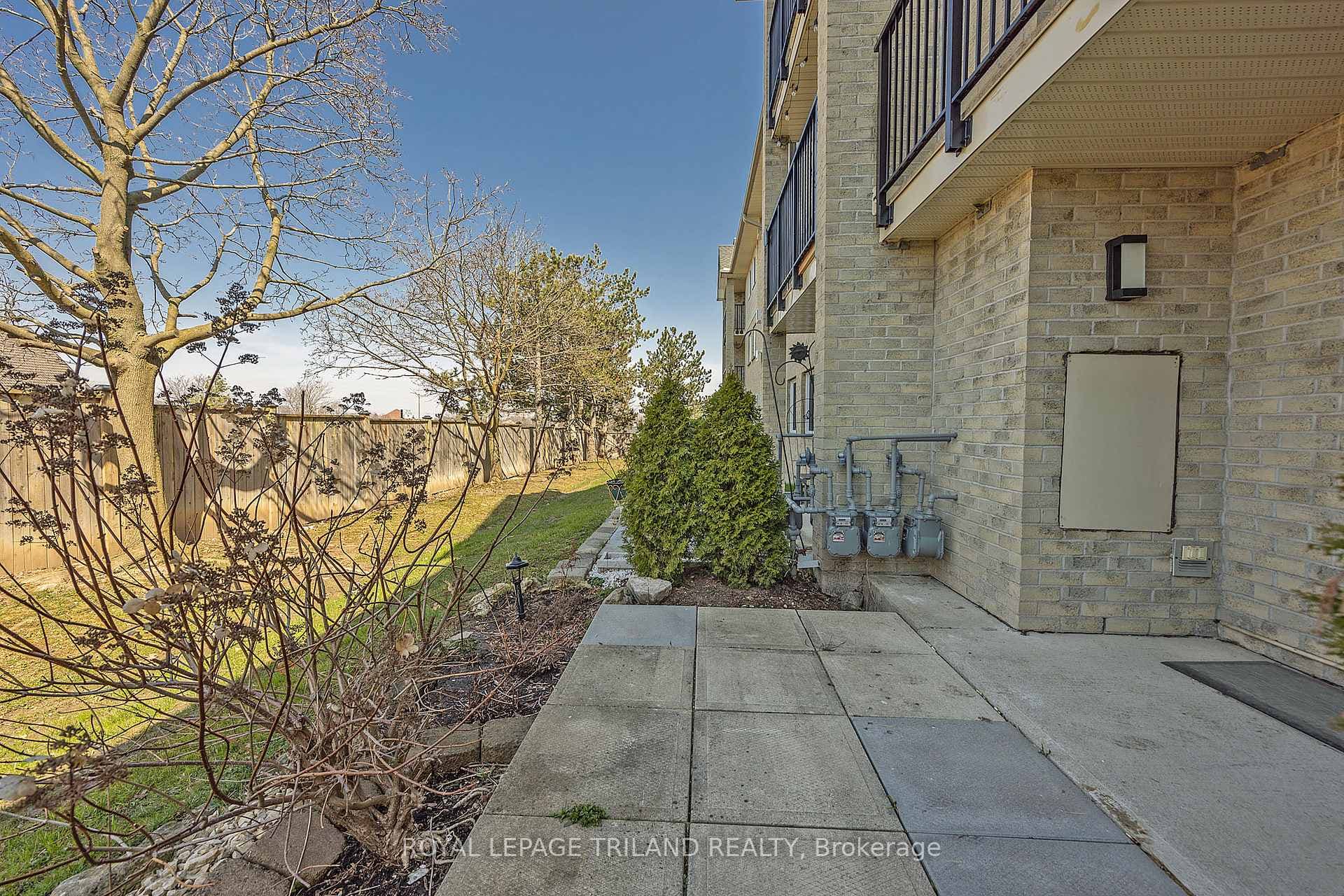 733 Deveron Crescent Unit 107 photo 35