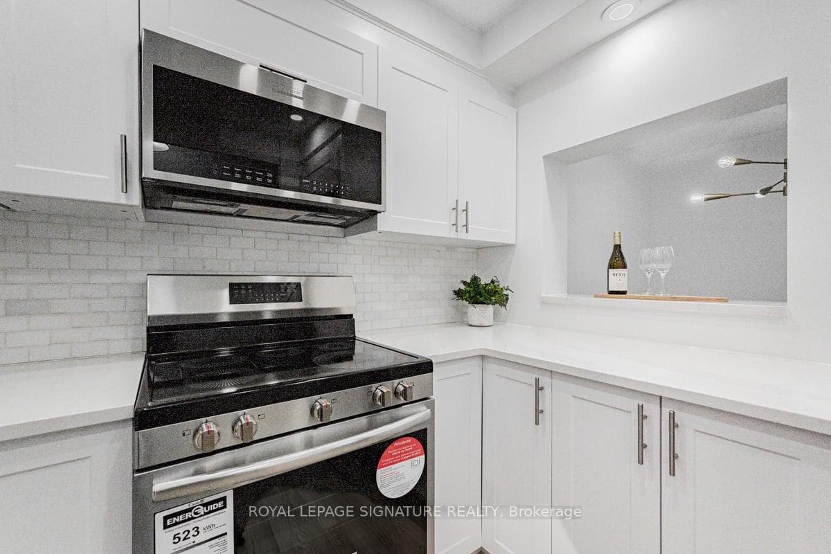 284 Bloor Street Unit 501 photo 2