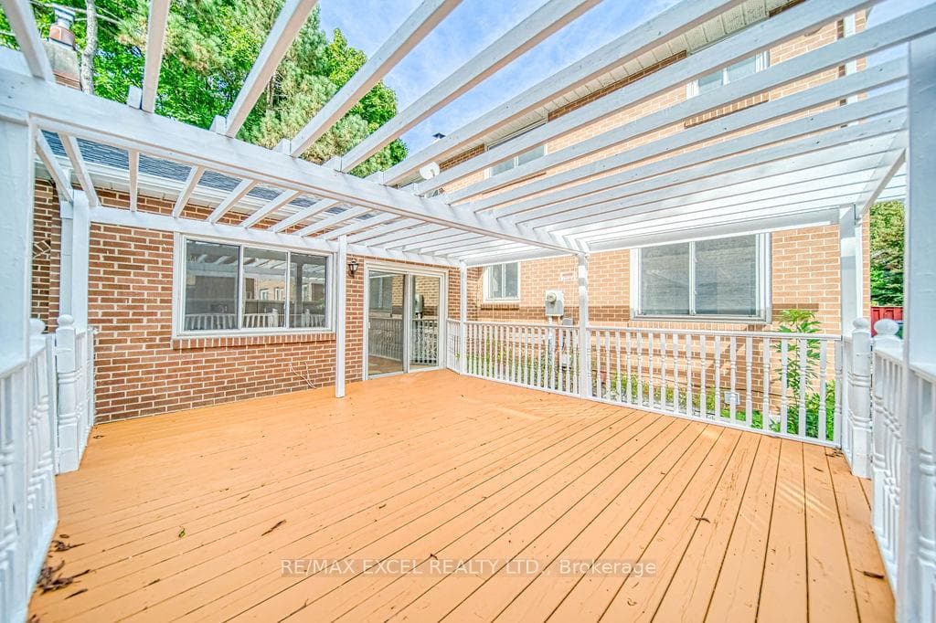 24 Bridlewood Boulevard photo 35