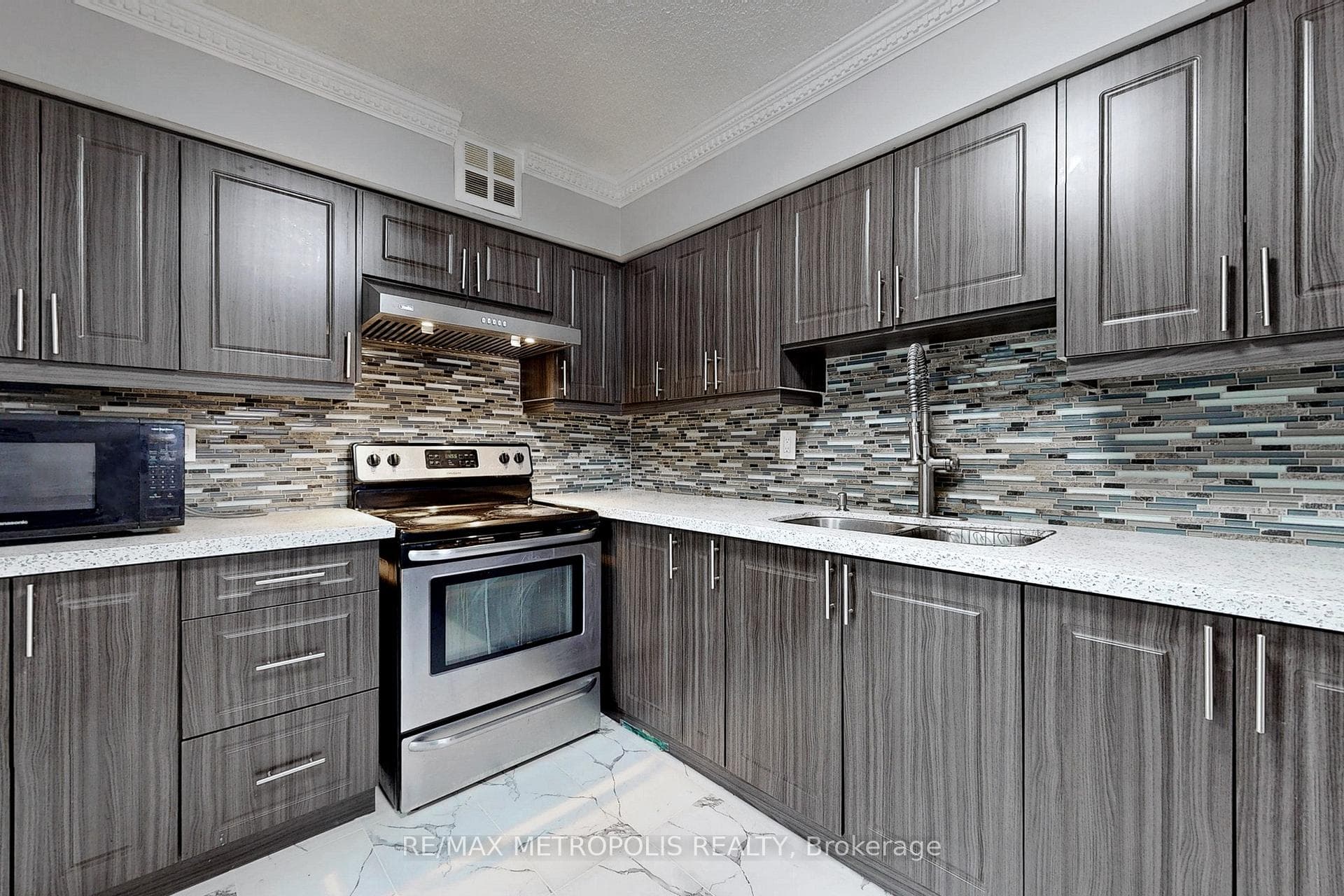 3380 Eglinton Avenue Unit 902 photo 14
