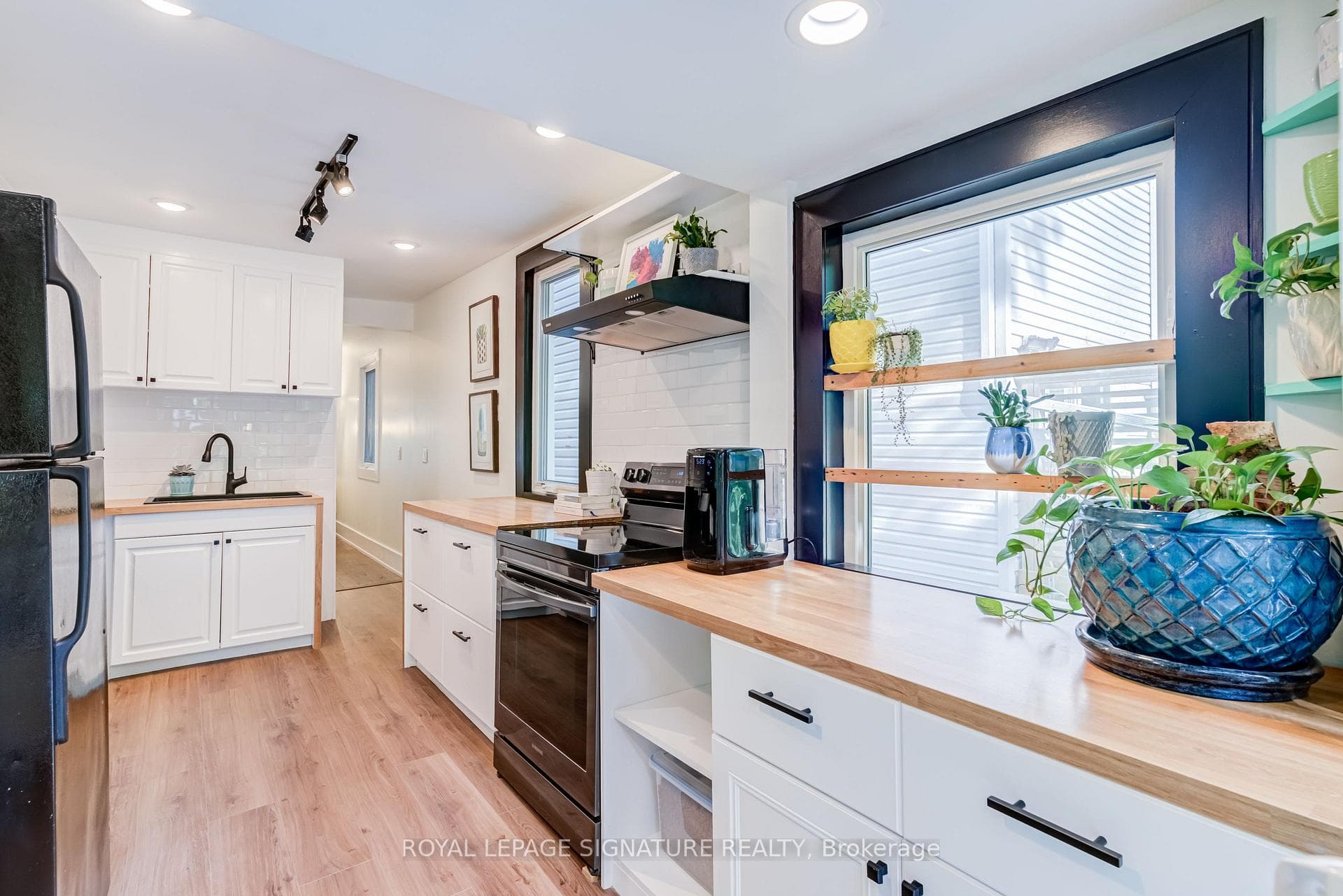 176 Barrington Avenue photo 15