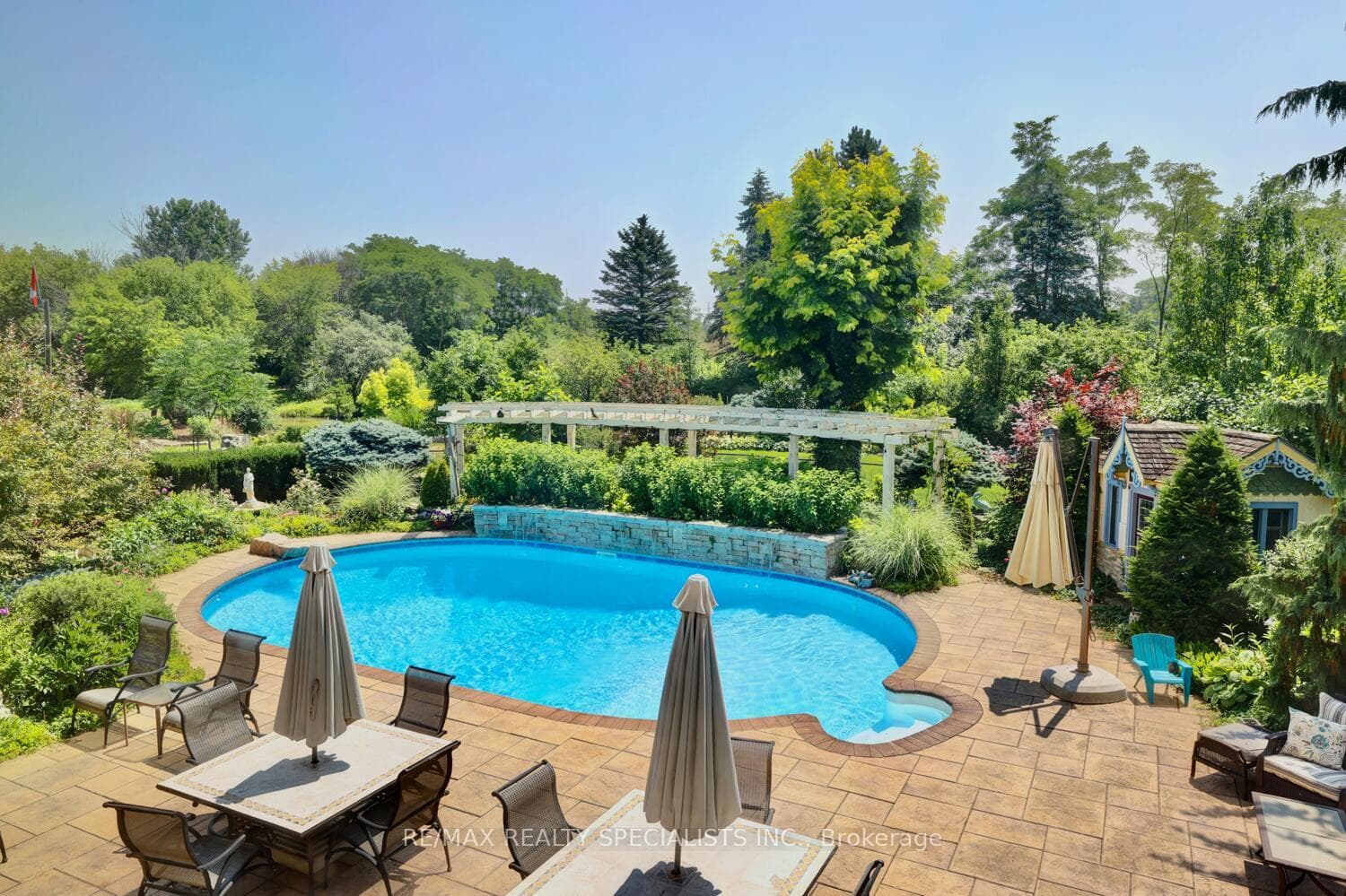 Resort style pool&stone deck on Mississauga border
