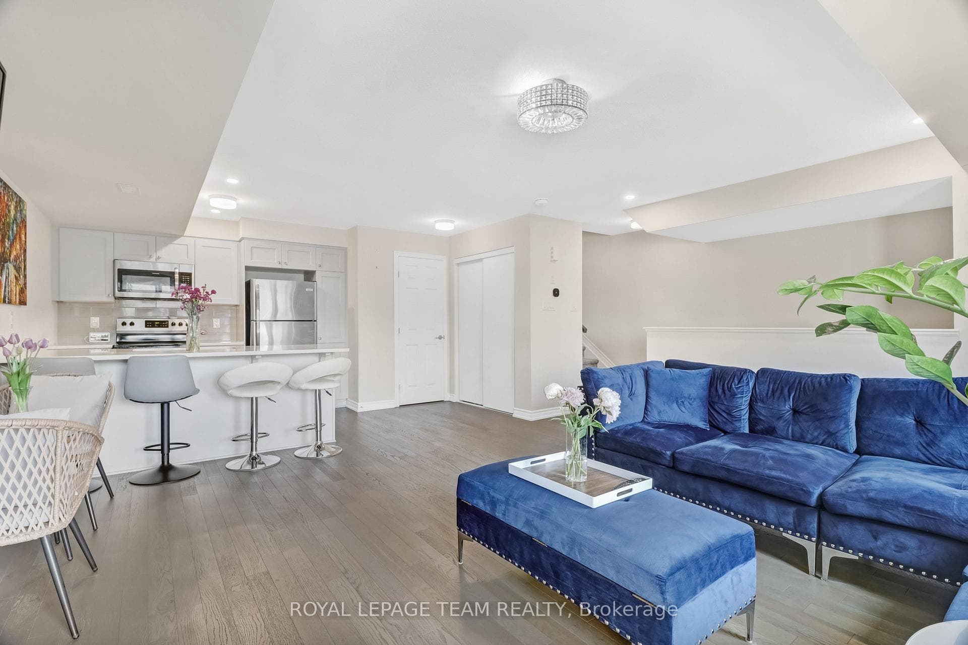 2274 Watercolours Way photo 6