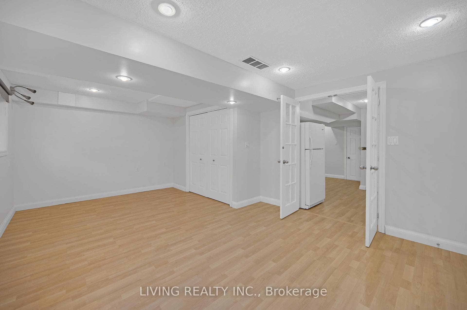 262 Jacqueline Boulevard photo 31