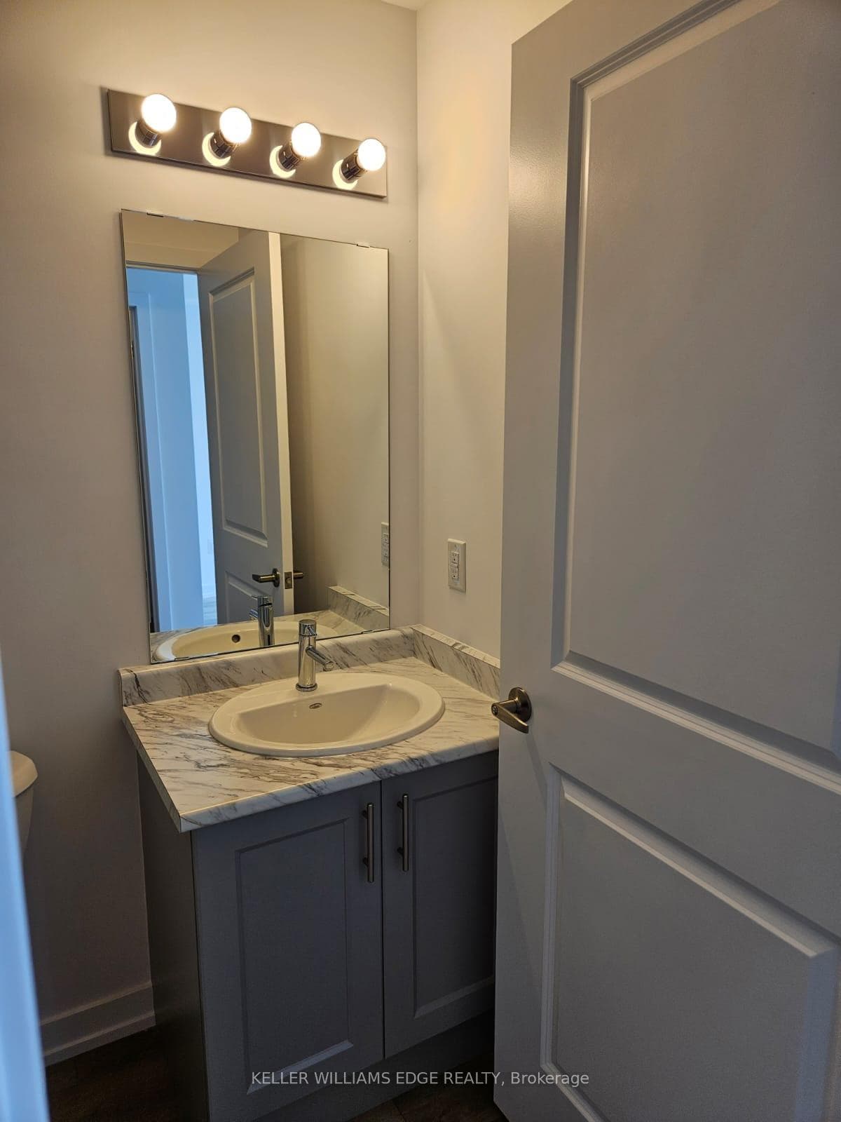 470 Dundas Street Unit 602 photo 8