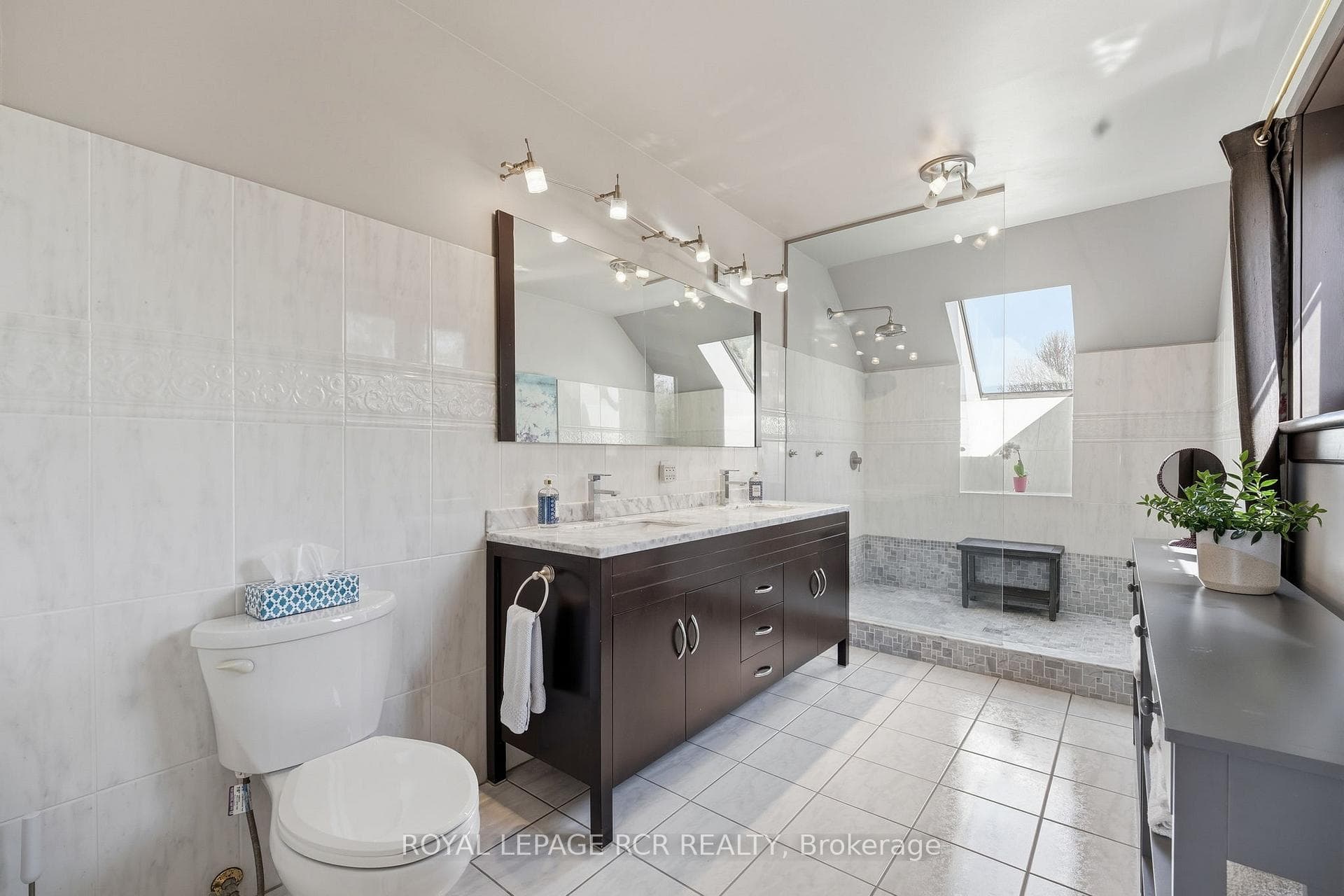 5-piece Ensuite with Spa Shower
