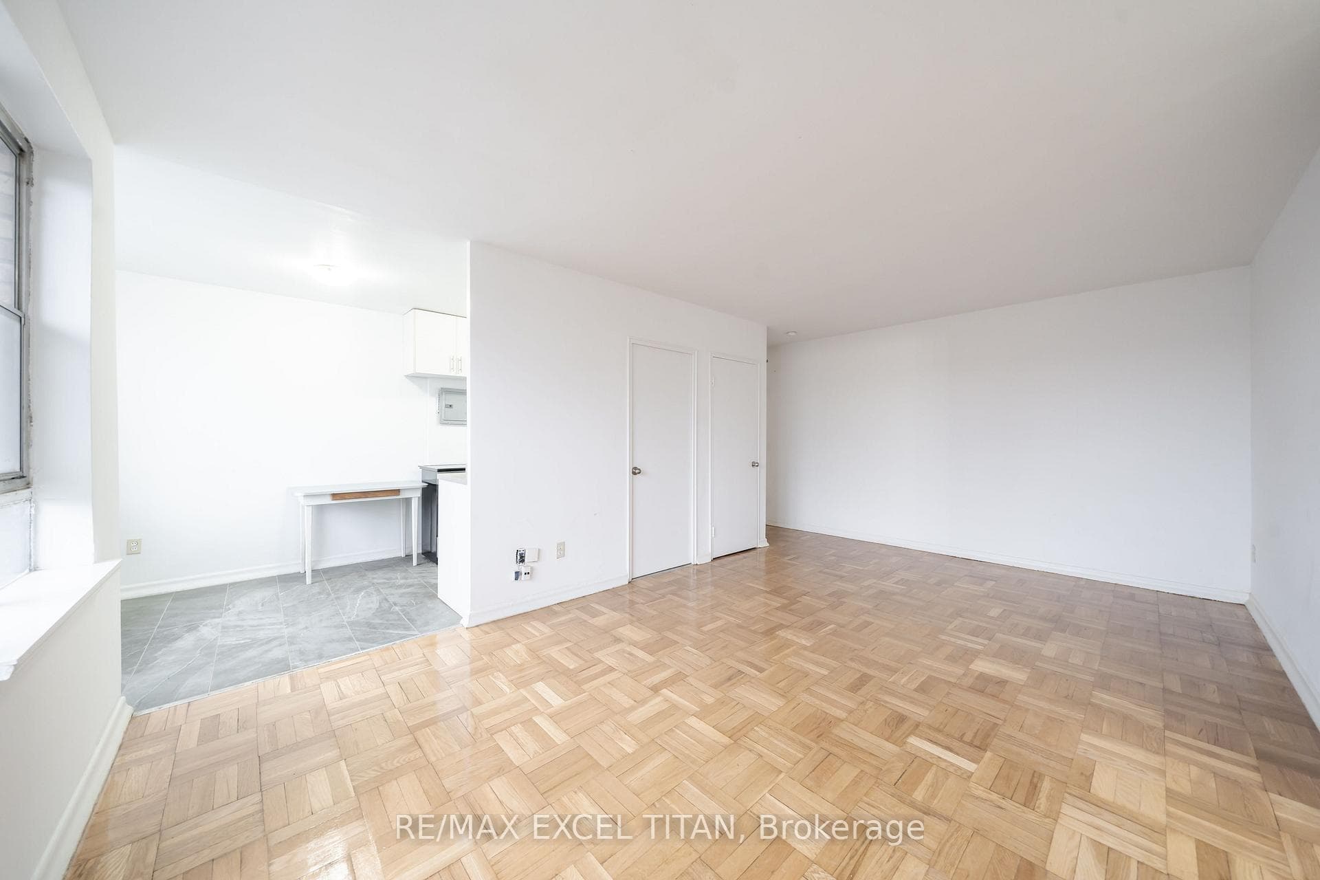 2507 Eglinton Avenue Unit 106 photo 5