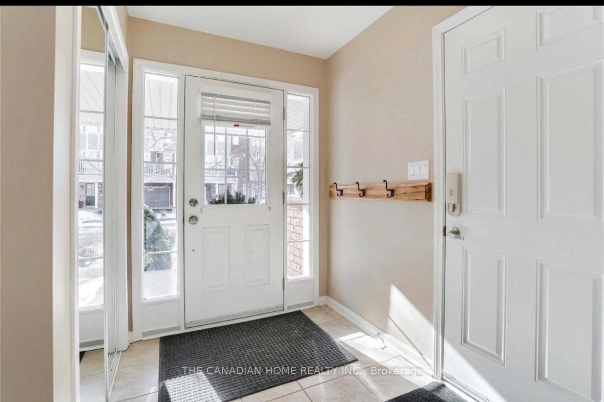 929 Deverell Place photo 2