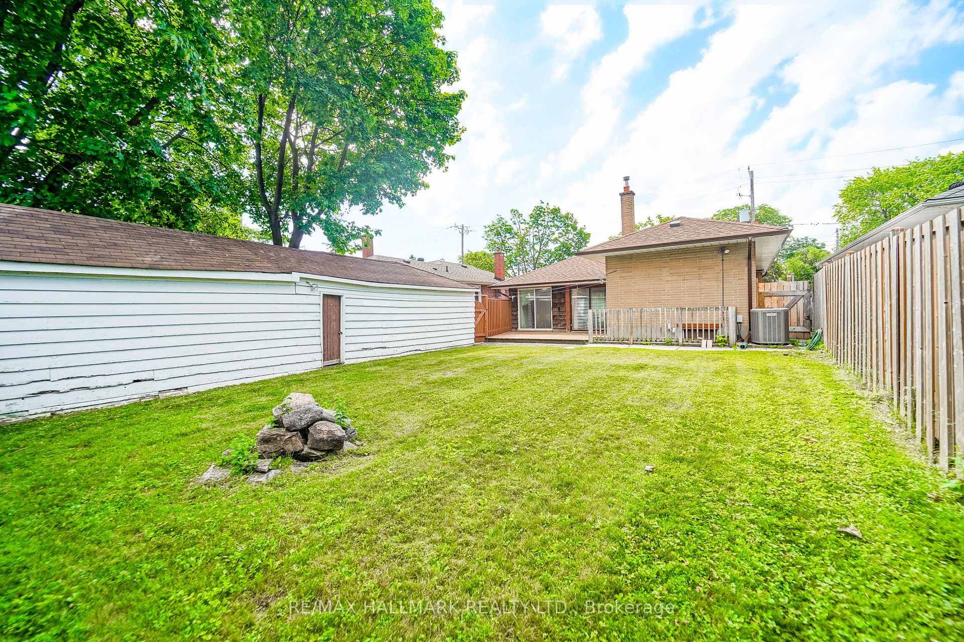 60 Vradenberg Drive photo 8