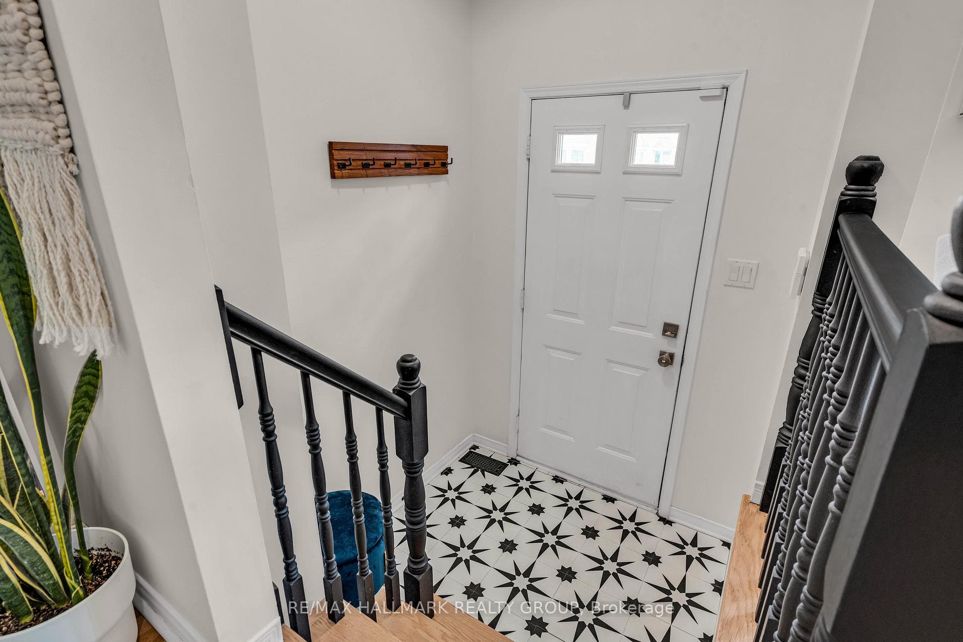 10 HINTONBURG Place Unit 11 photo 2