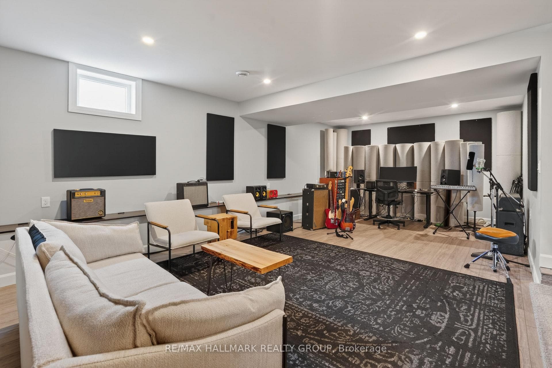 1583 MAXIME Street photo 26
