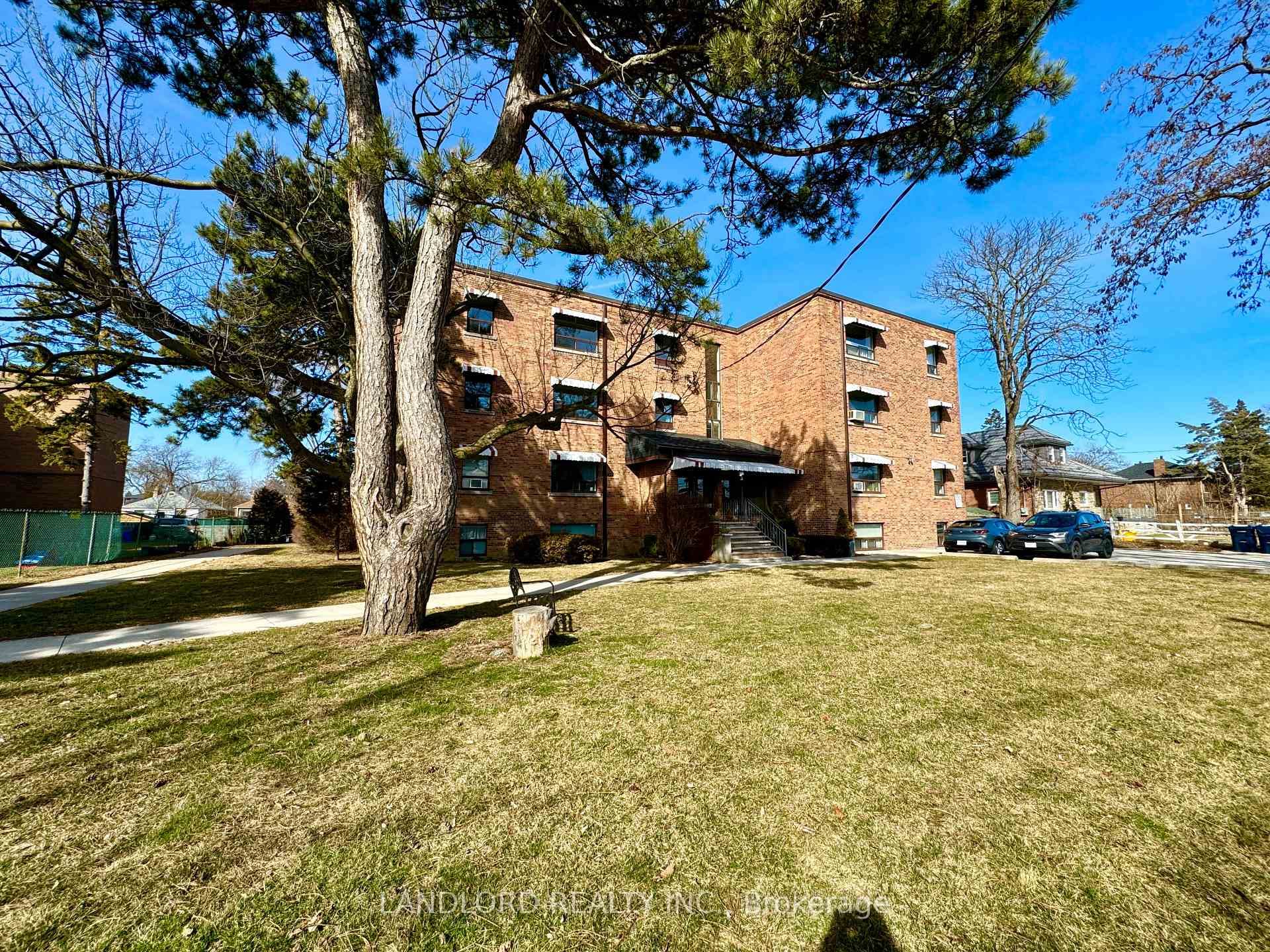 2696 Lake Shore Boulevard Unit 5 photo 16