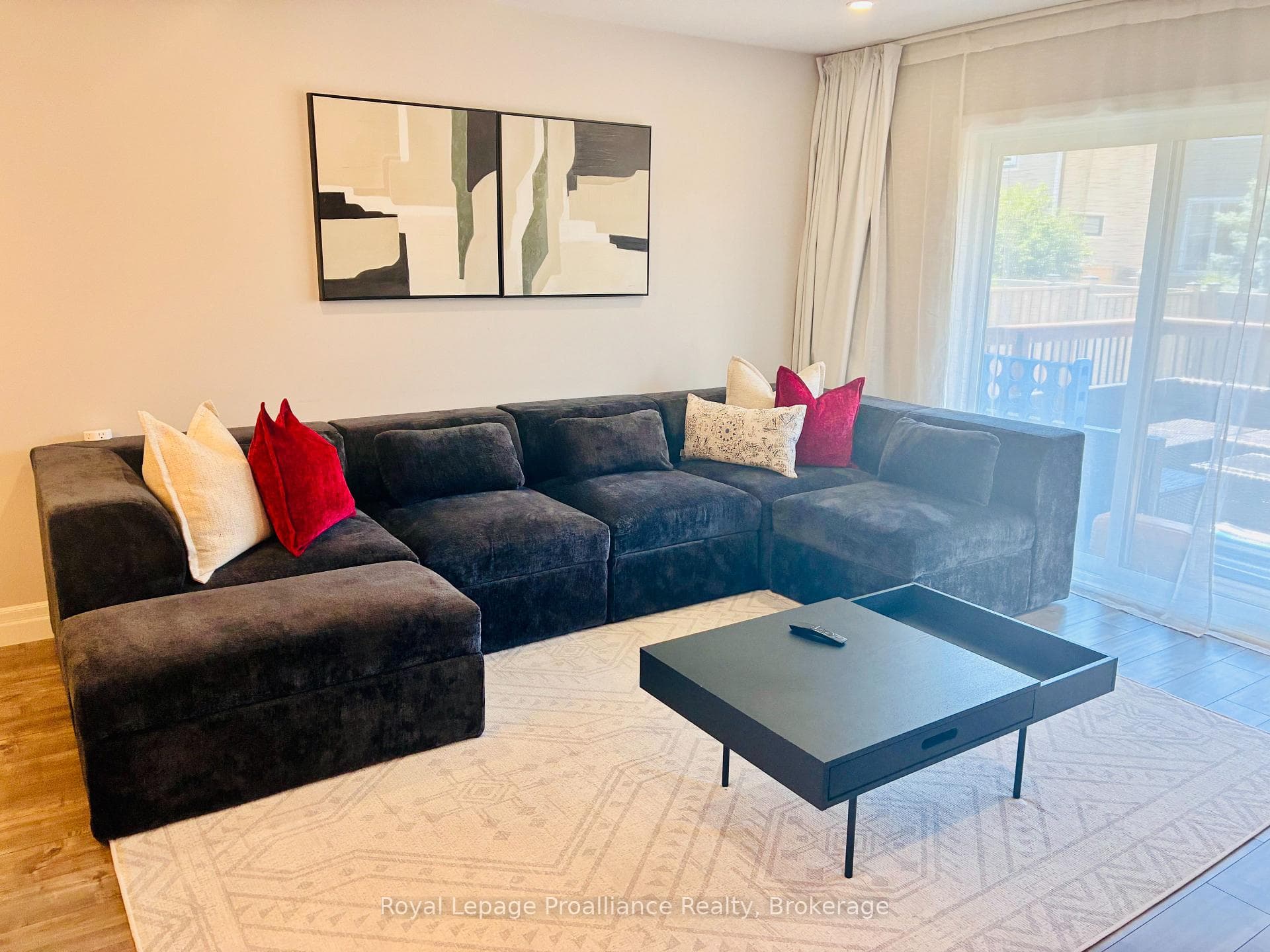 48 Mercedes Drive photo 11