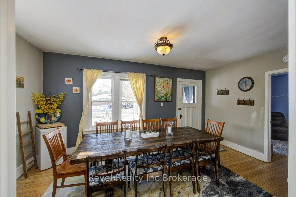 328 Clarke Street photo 23