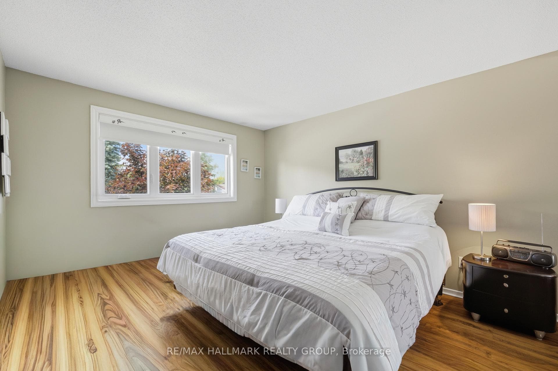 8052 Jeanne D'arc Boulevard photo 28