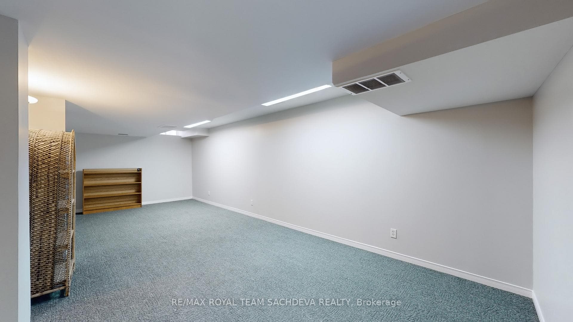 51 Queensway Drive photo 30