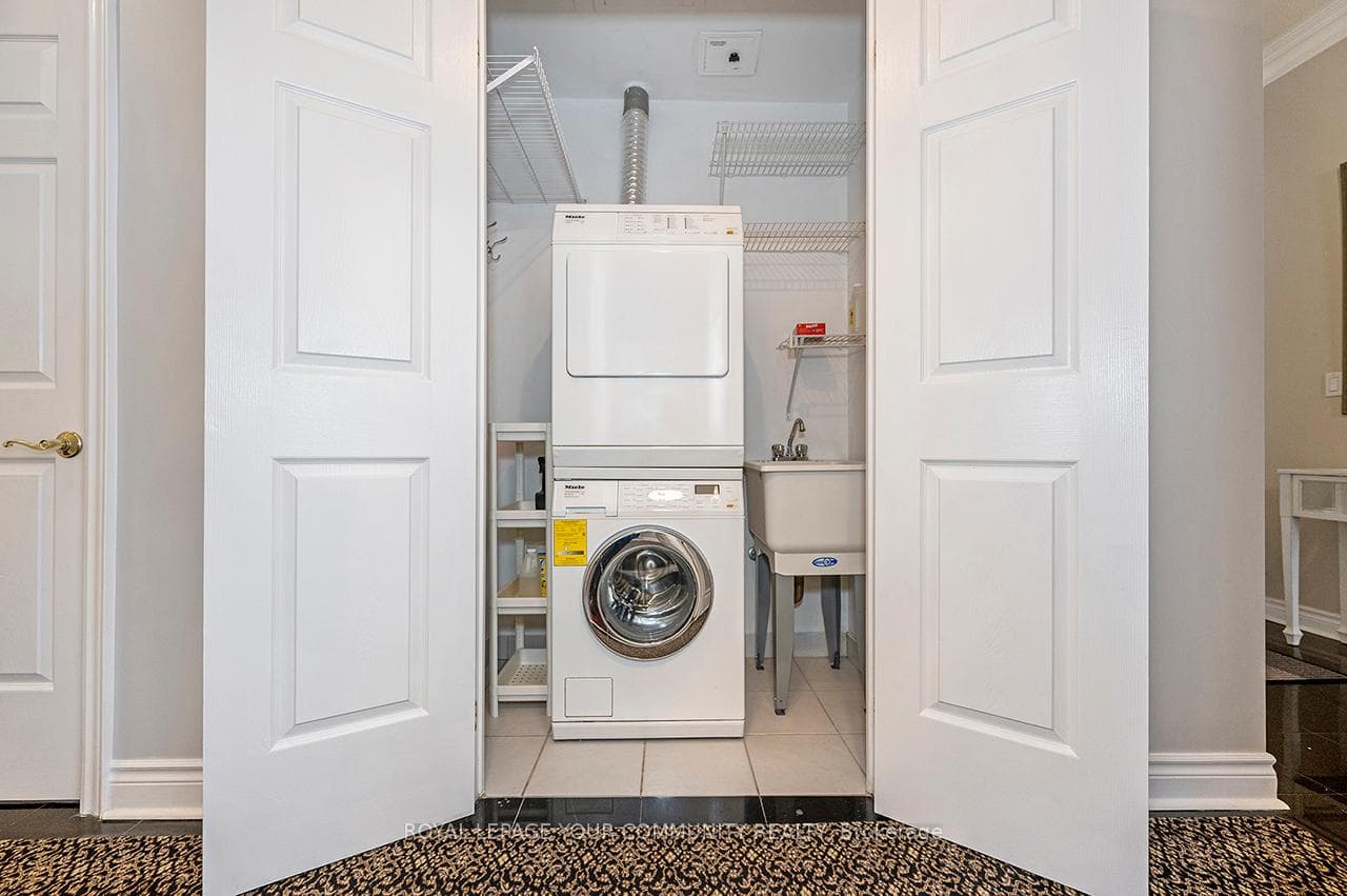3085 Bloor Street Unit 606 photo 35