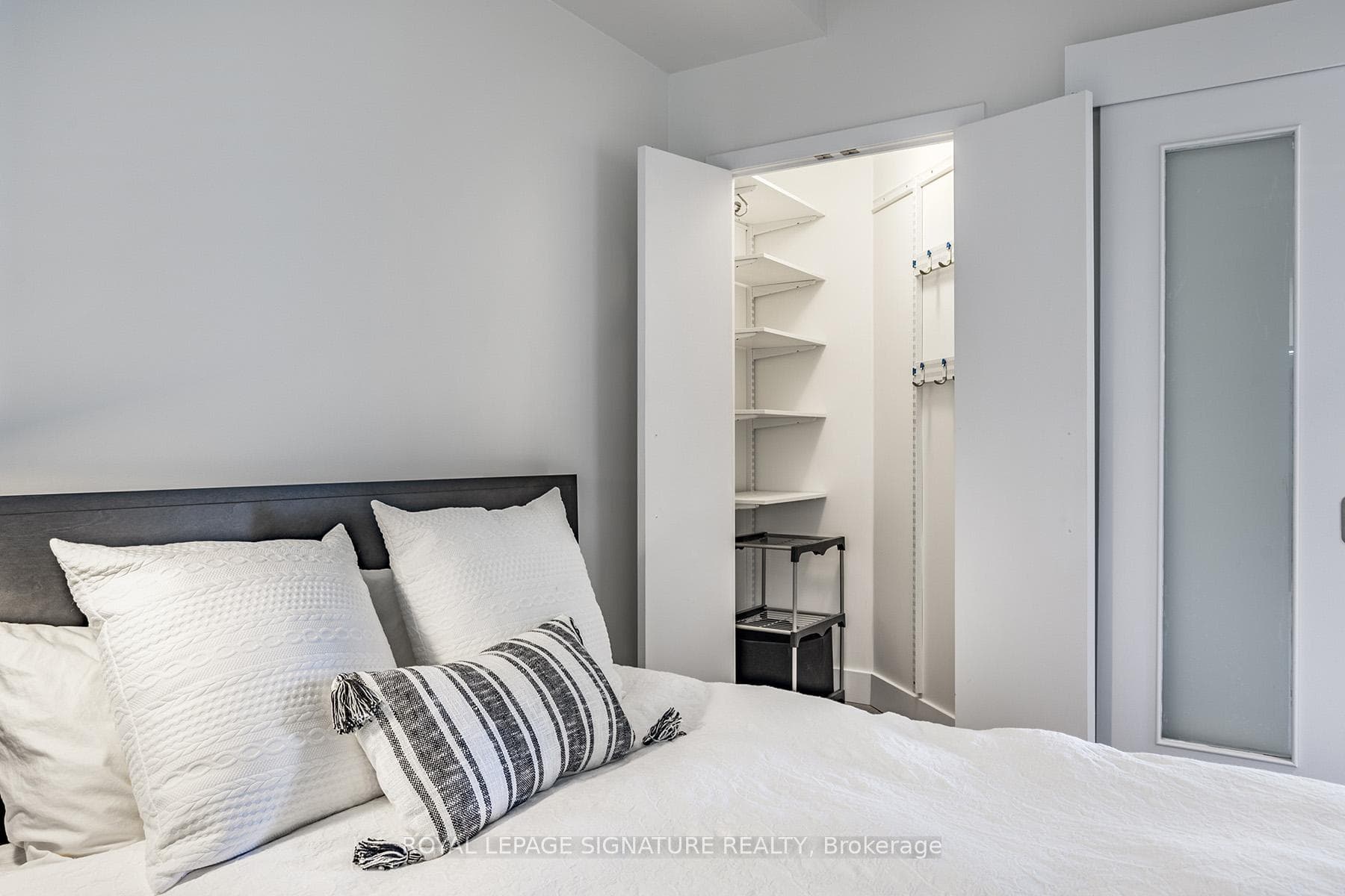 218 Queens Quay N/A Unit 2303 photo 15