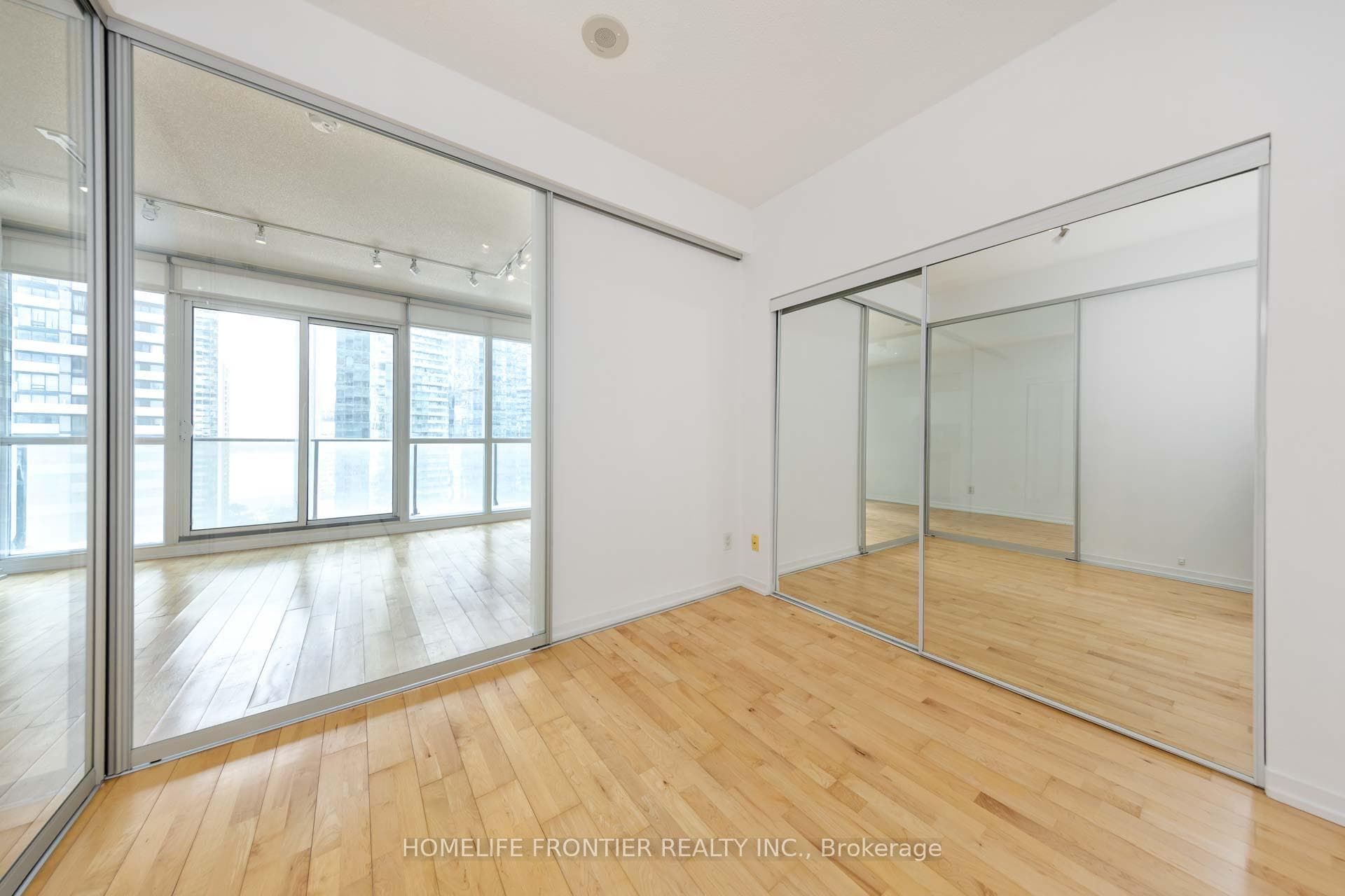 65 Bremner Boulevard Unit 2111 photo 17