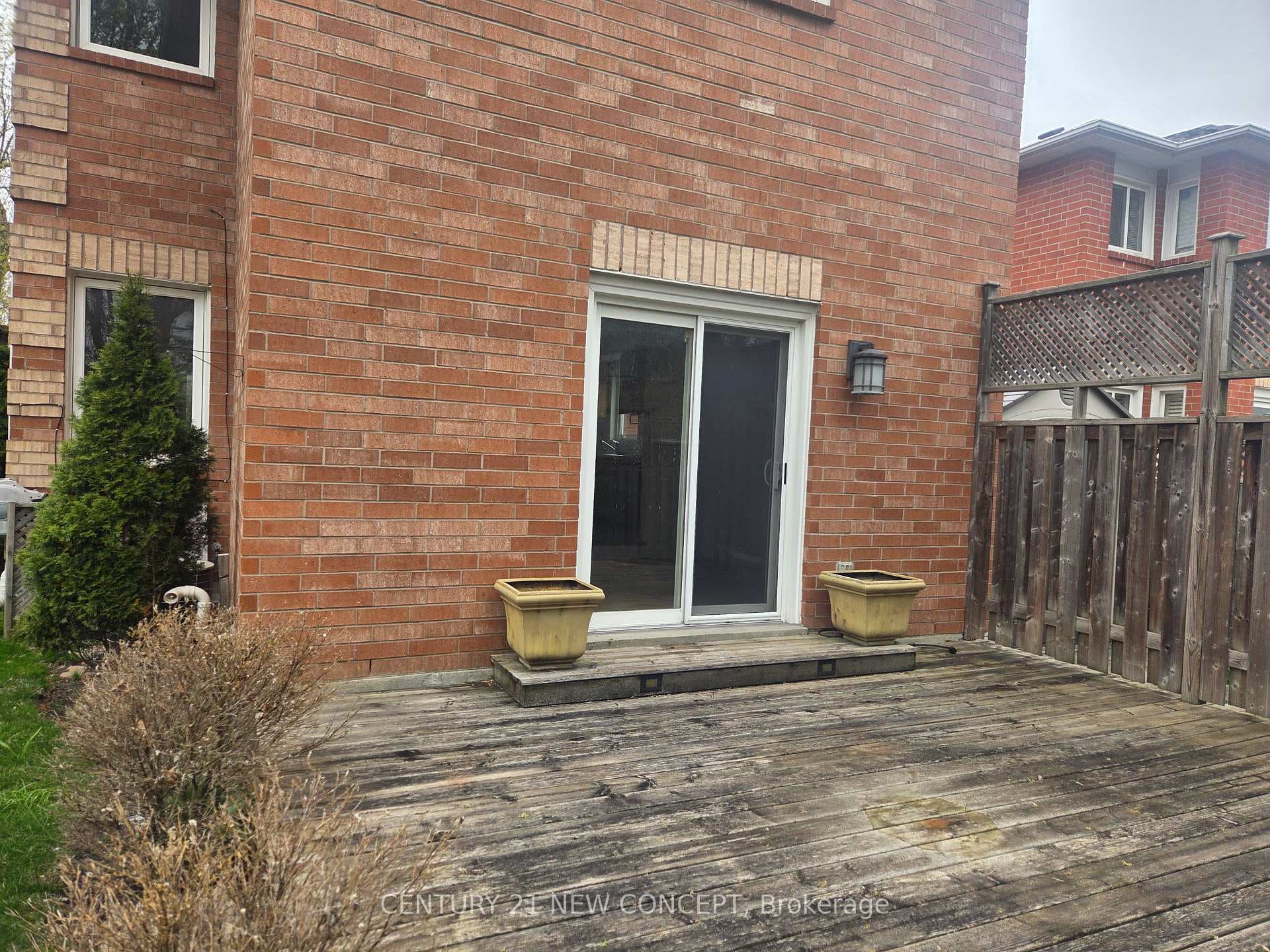 74 Dunsmore Crescent photo 9