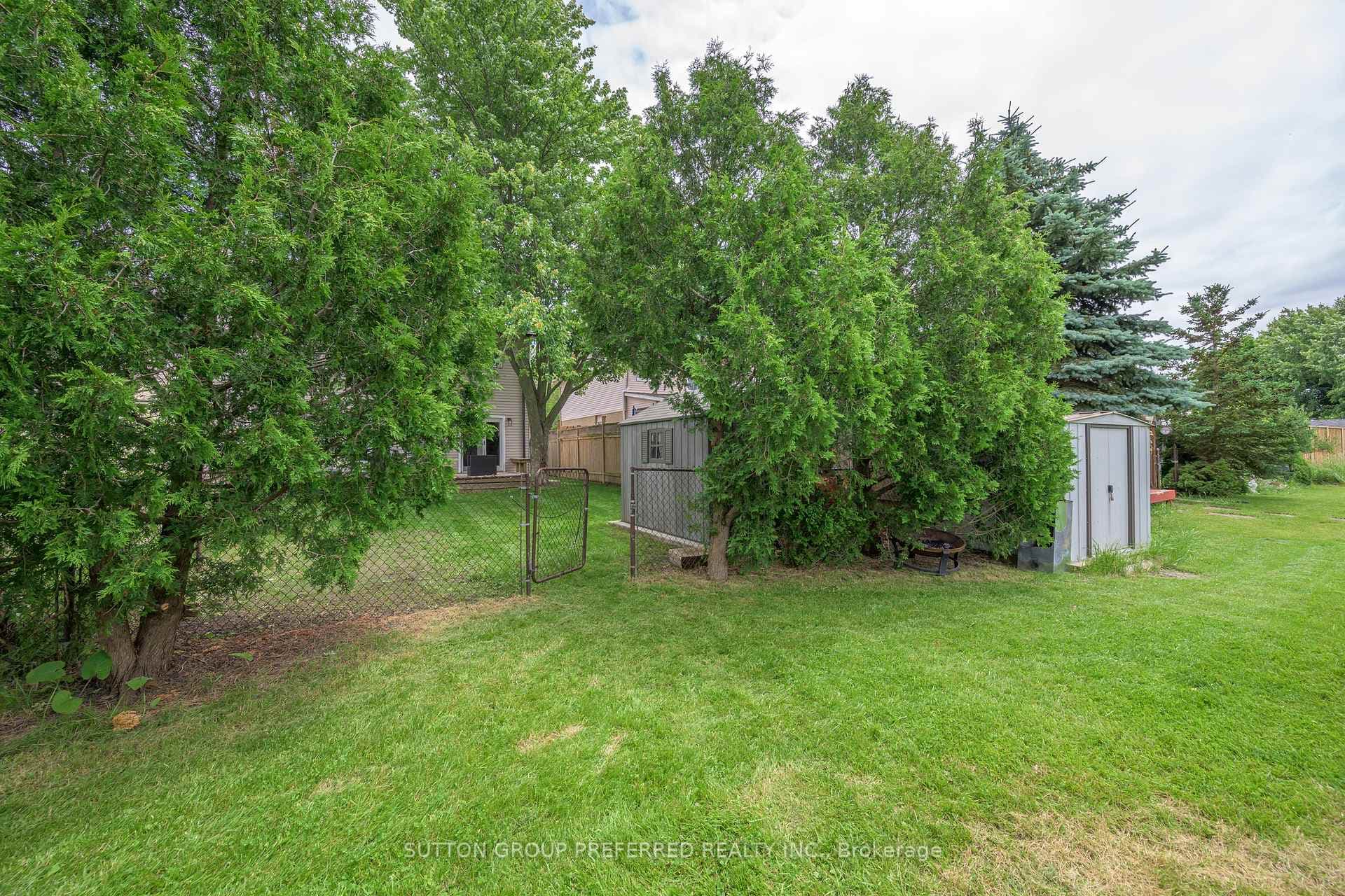 83 Erica Crescent photo 5
