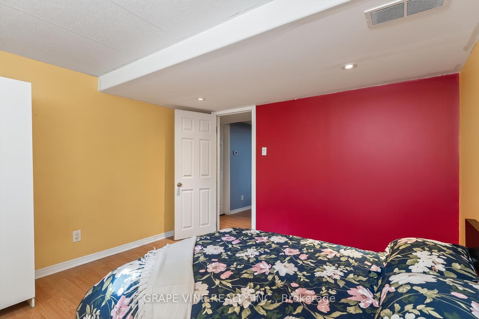 175 Allanford Avenue photo 33