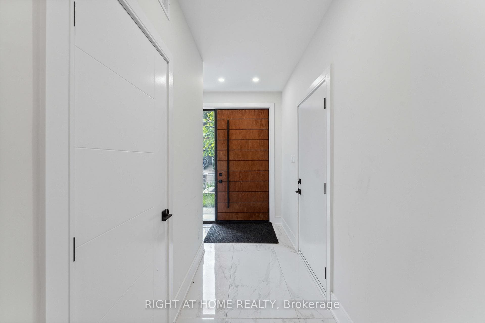 187 Carleton Avenue photo 4