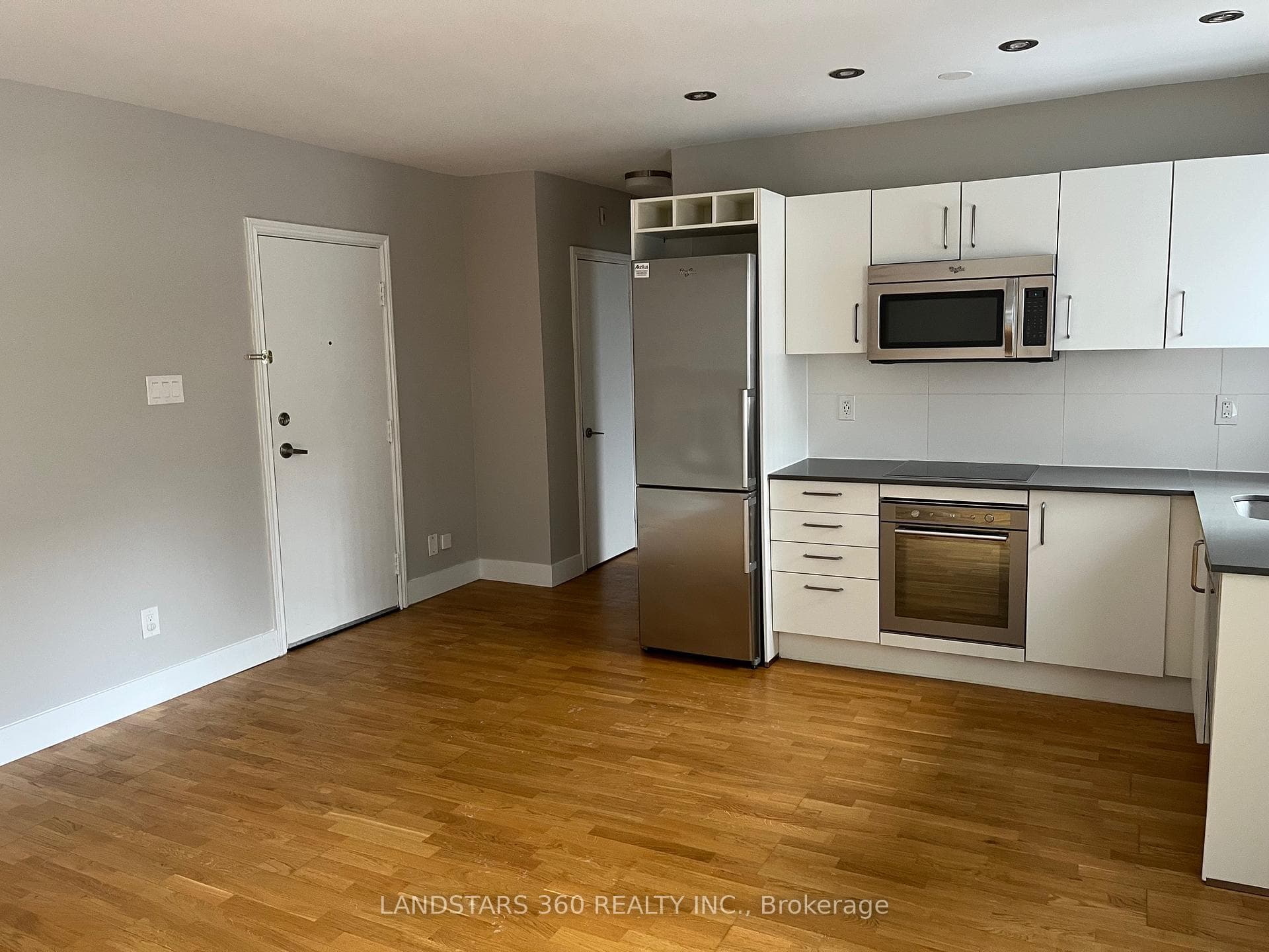 81 Isabella Street Unit 205 photo 2