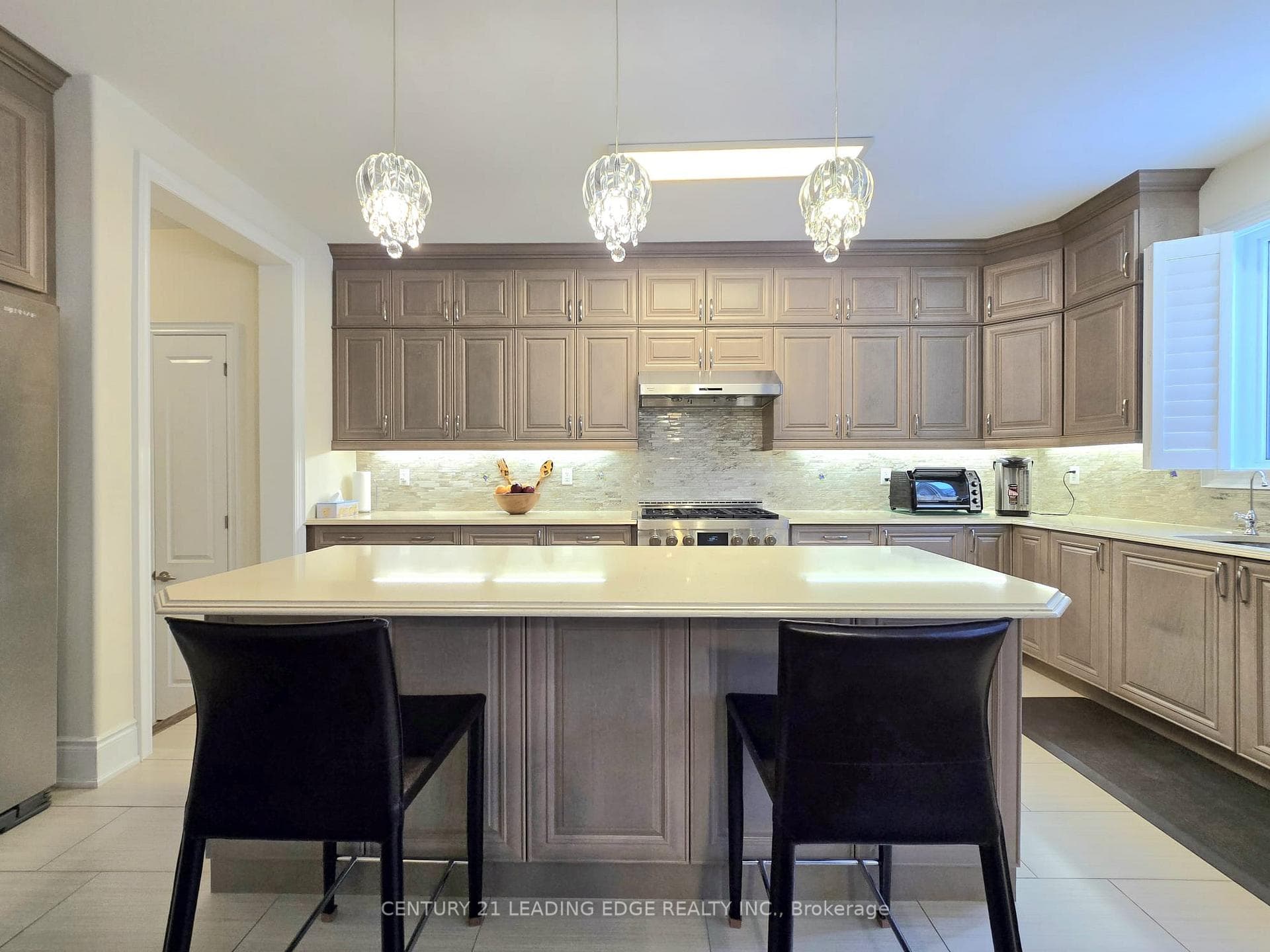 66 Degraaf Crescent photo 16
