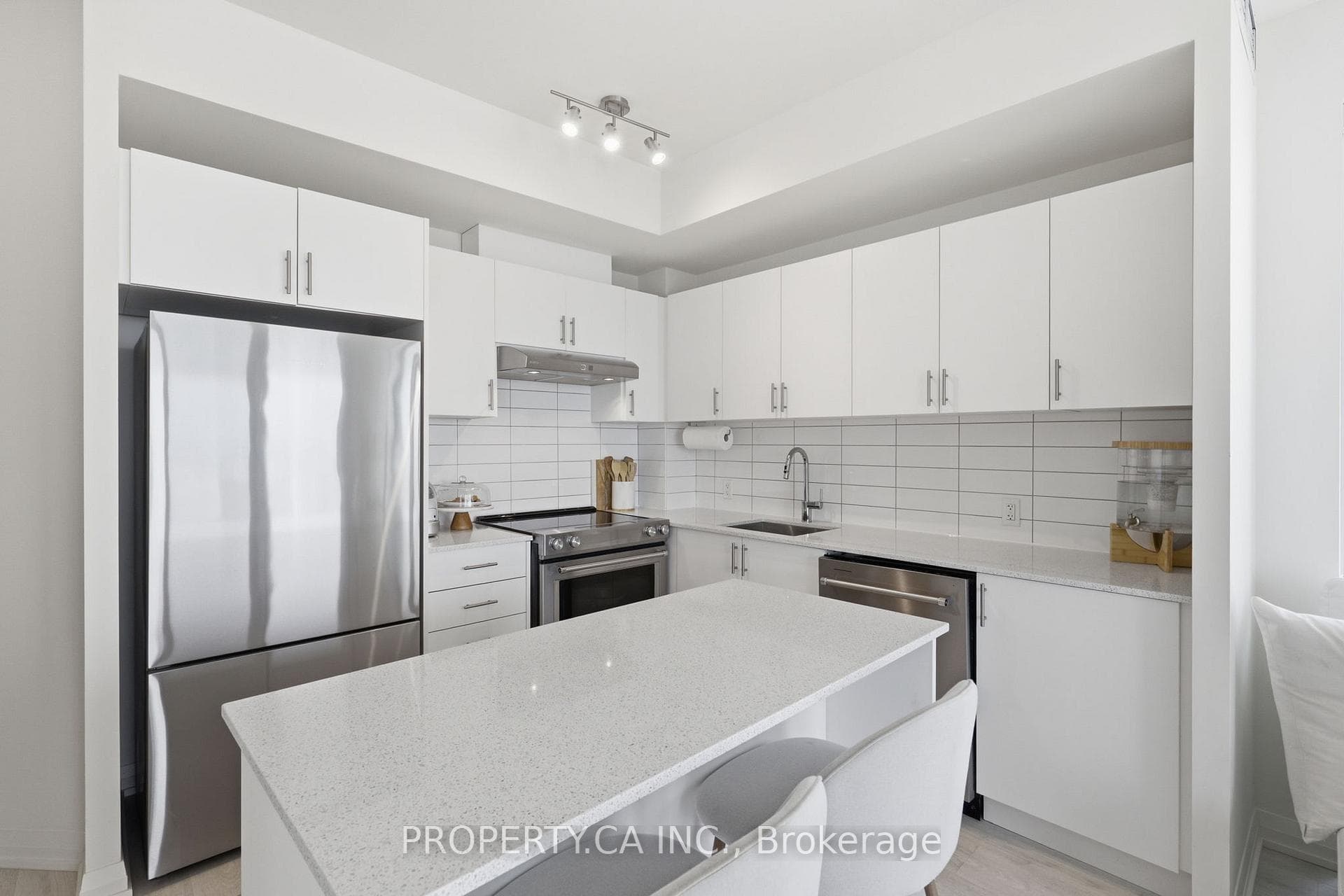 9000 Jane Street Unit 2421 photo 6