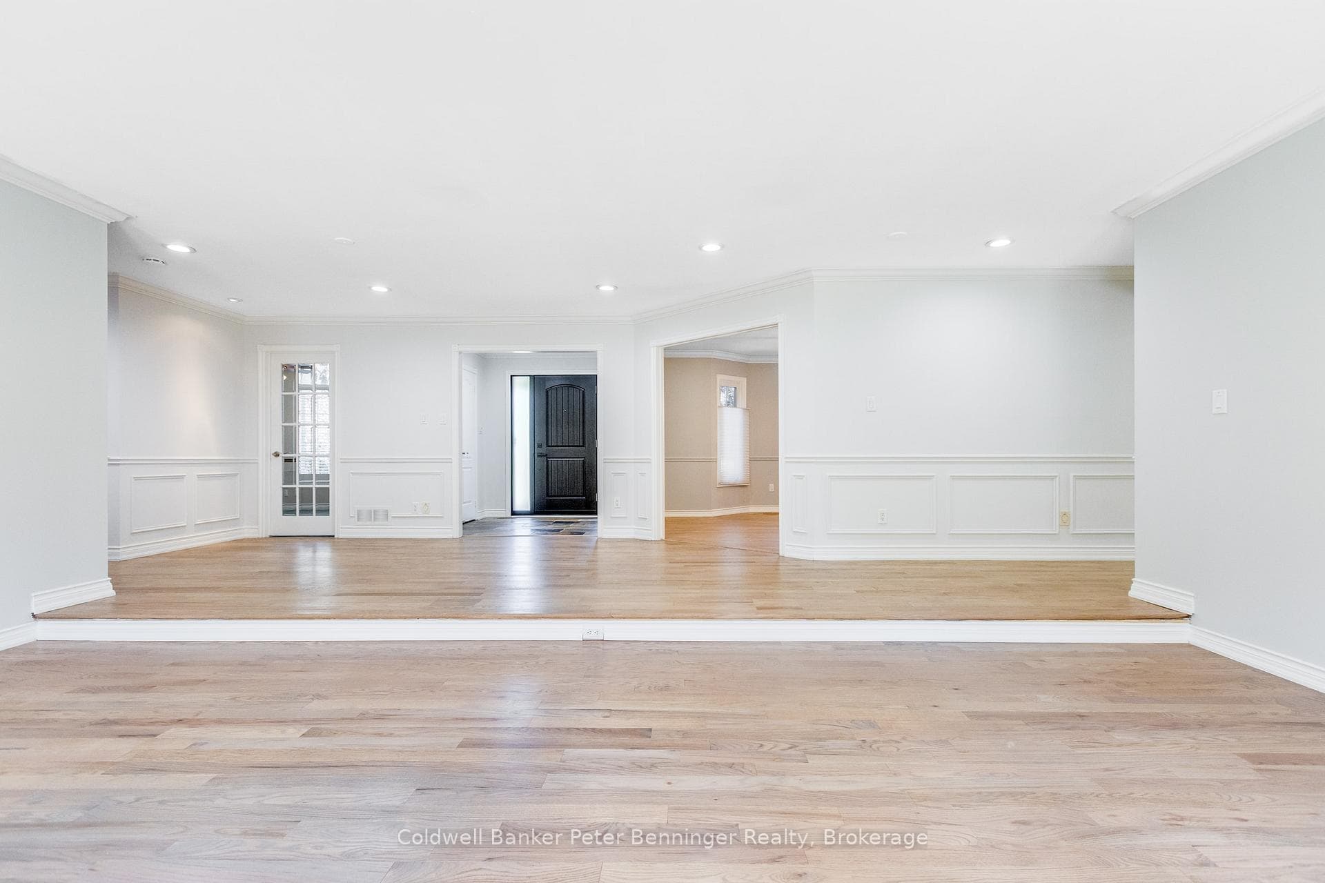 152 Treegrove Circle photo 4