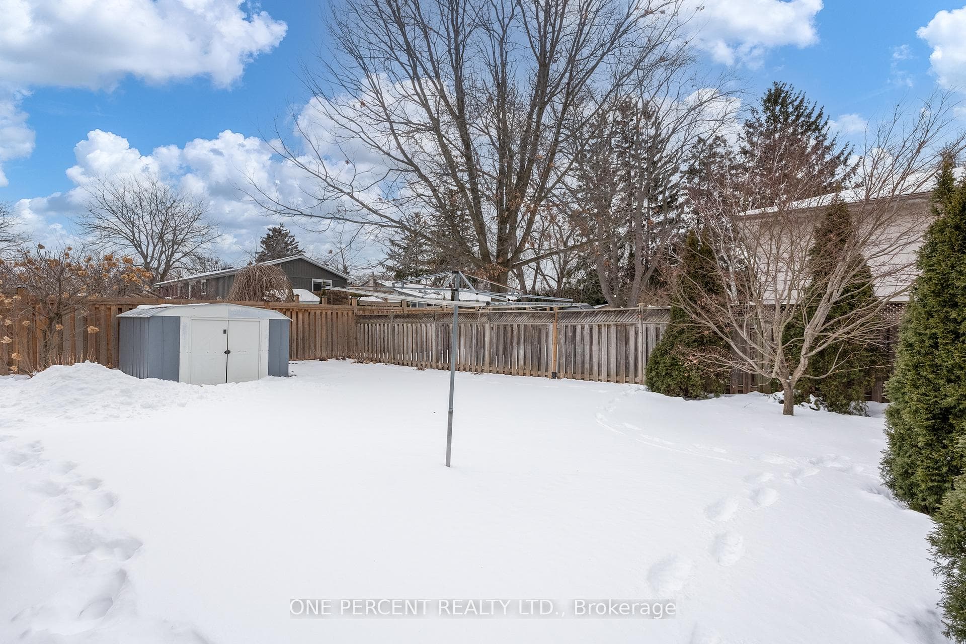 5194 Broughton Crescent photo 33