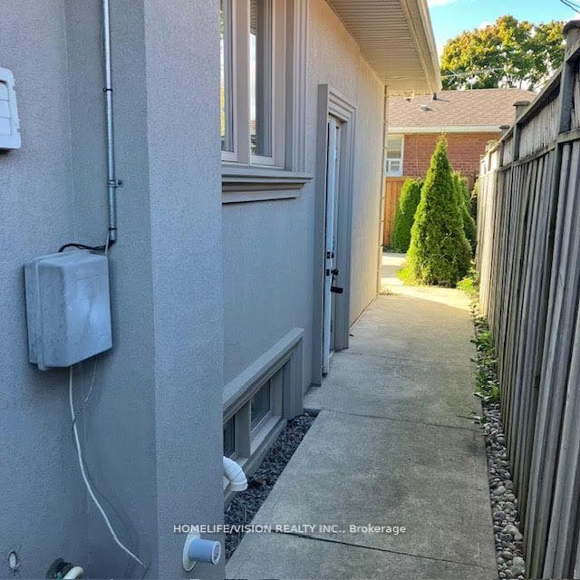 52 Farmcrest Drive Unit Lower photo 13