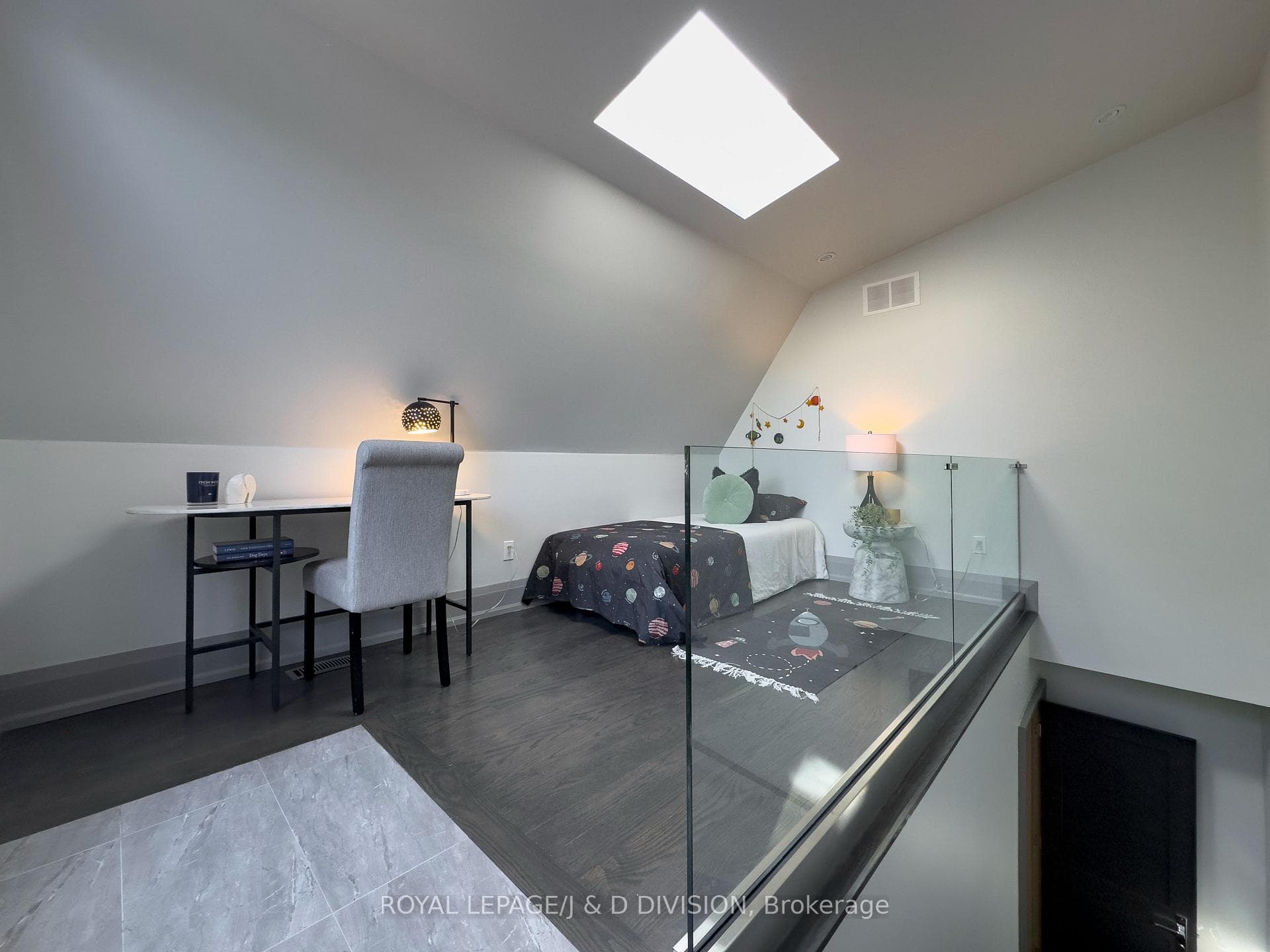 440B Soudan Avenue photo 22