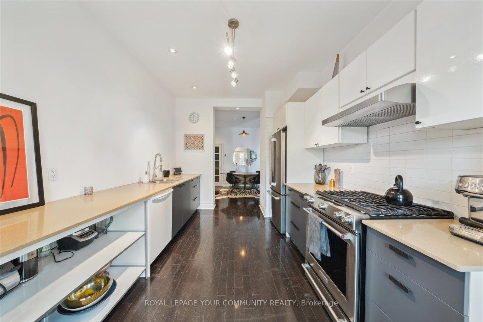 722 Adelaide Street photo 16