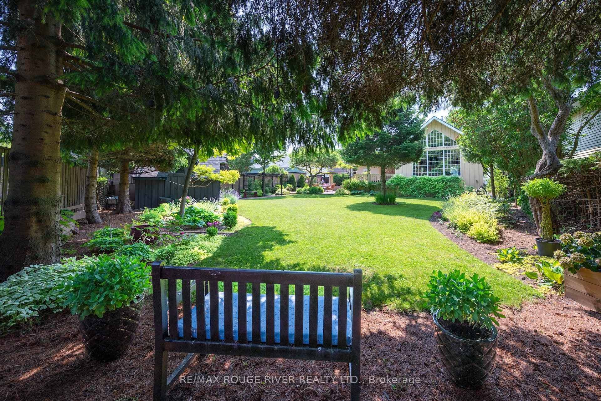 546 Lakeshore Road photo 36