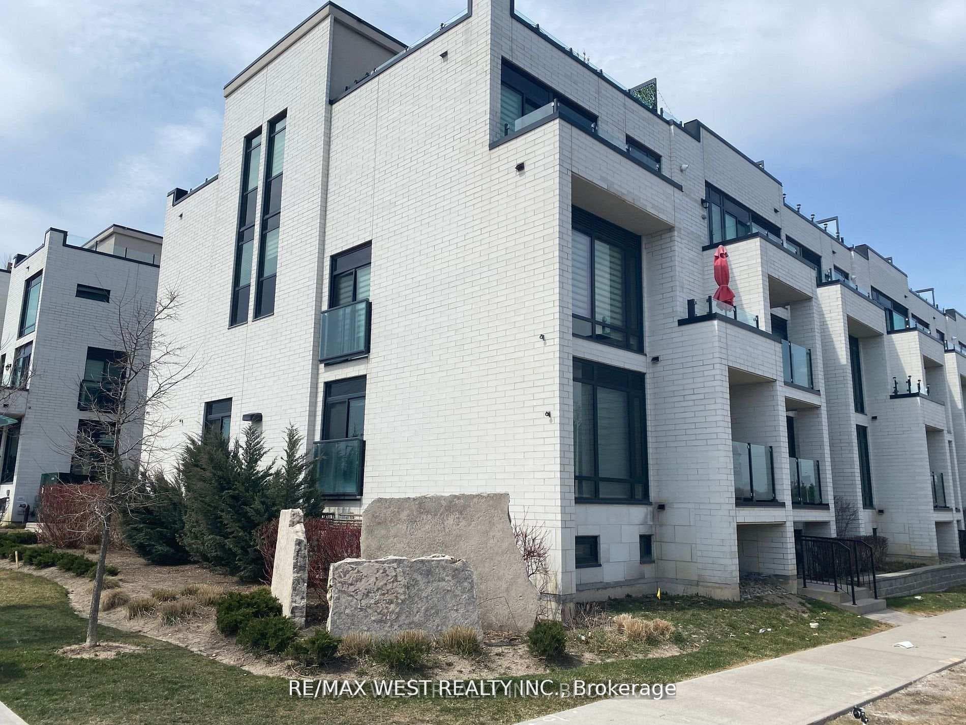 130 Widdicombe Hill Boulevard Unit 421 photo 1