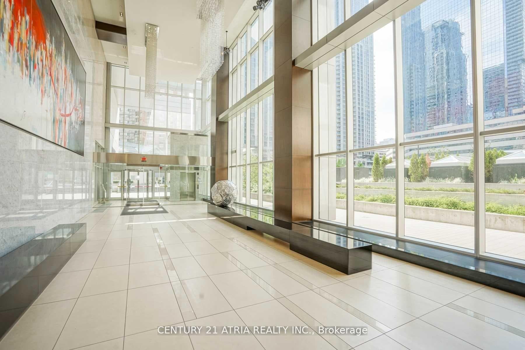 386 Yonge Street Unit 4916 photo 2
