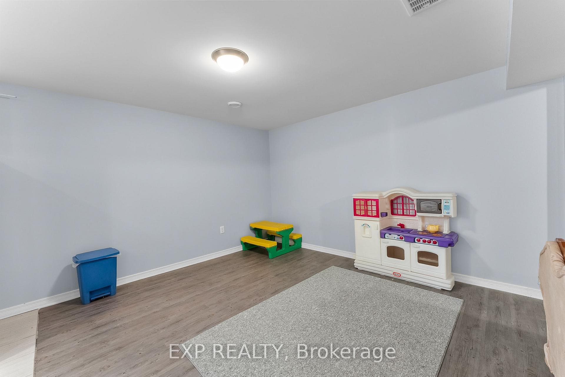 5490 Prince Edward Avenue Unit 4 photo 30