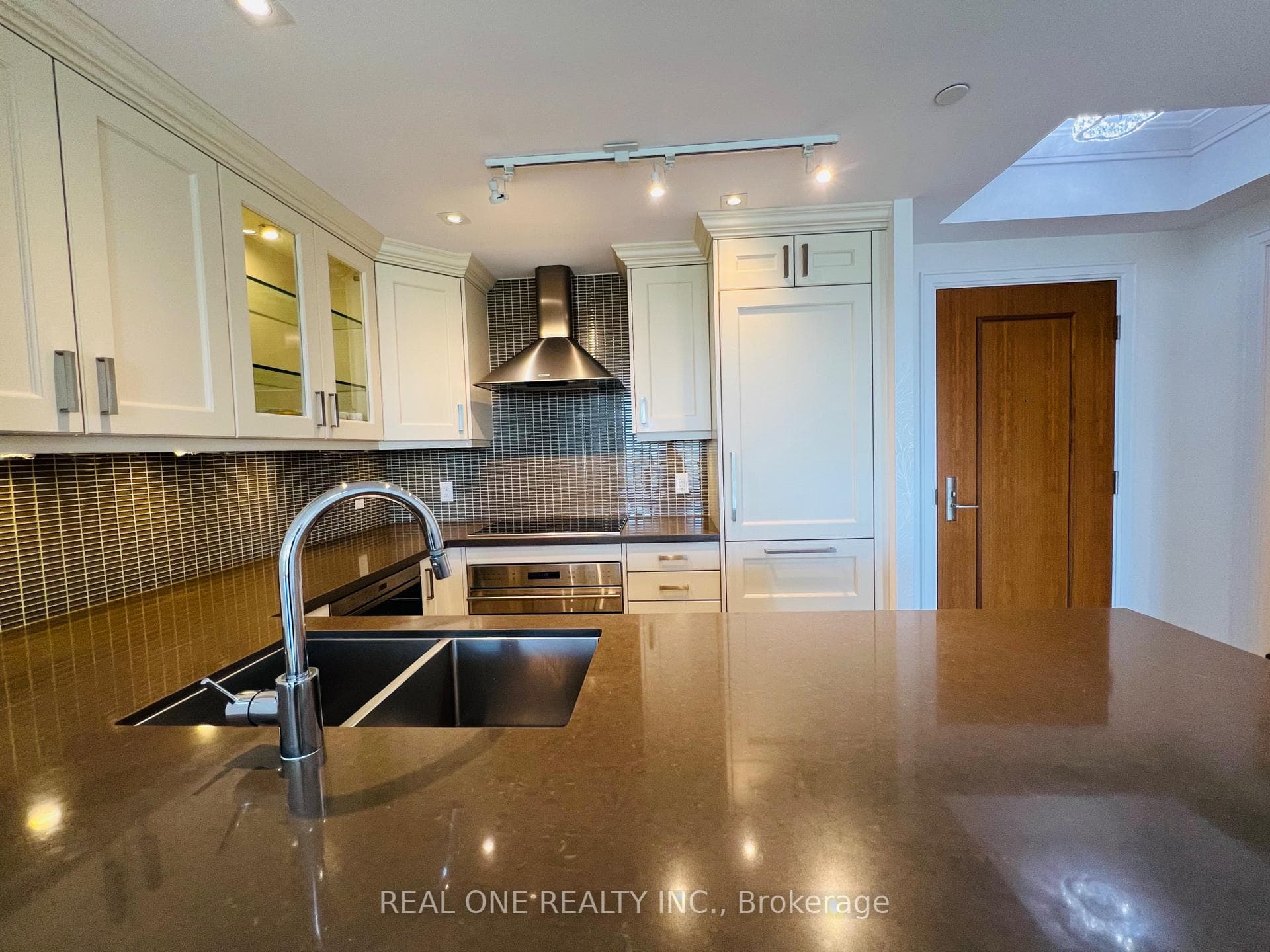 15 Stollery Pond Crescent Unit 612 photo 12