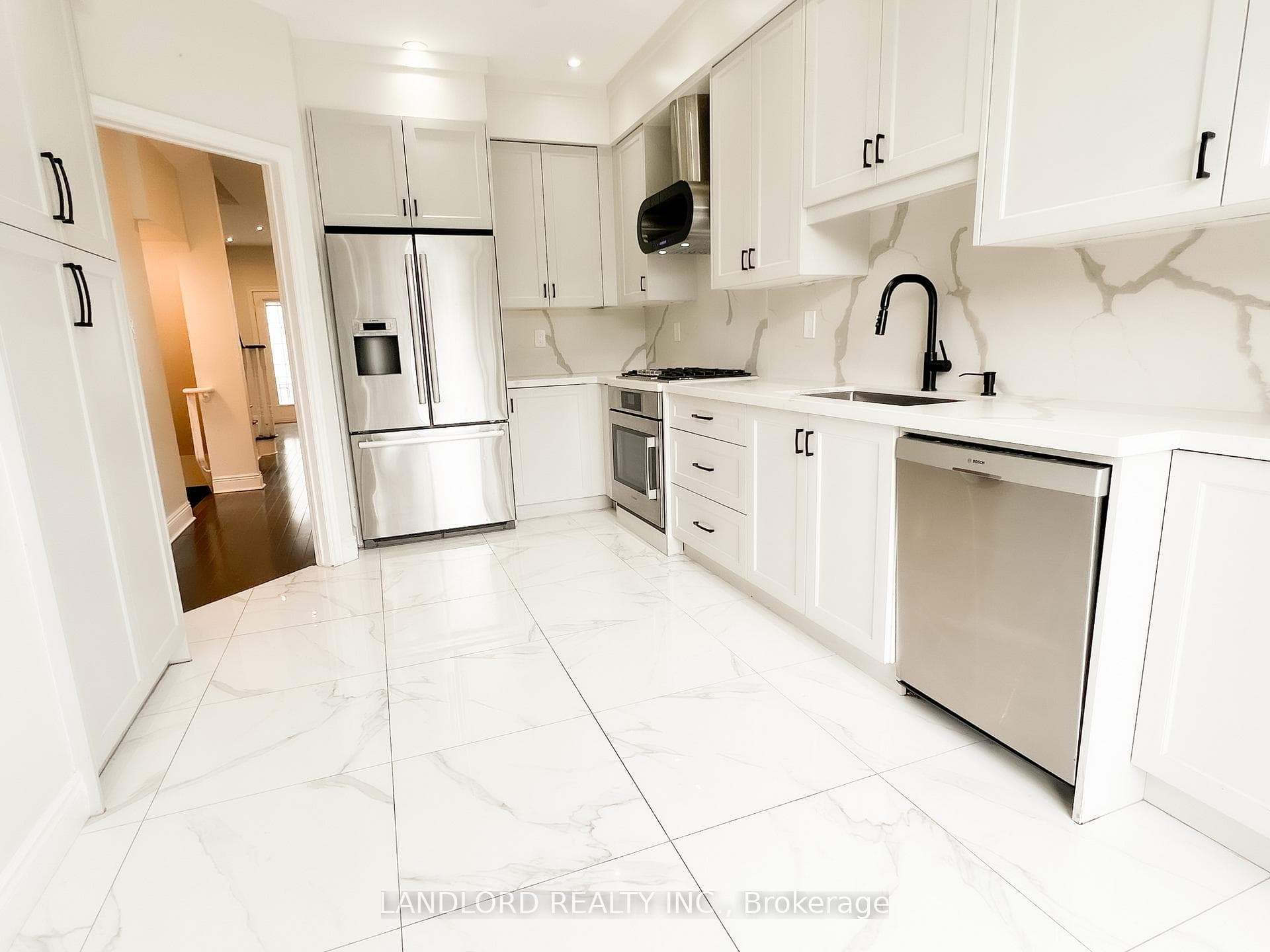 33 Benson Avenue photo 4
