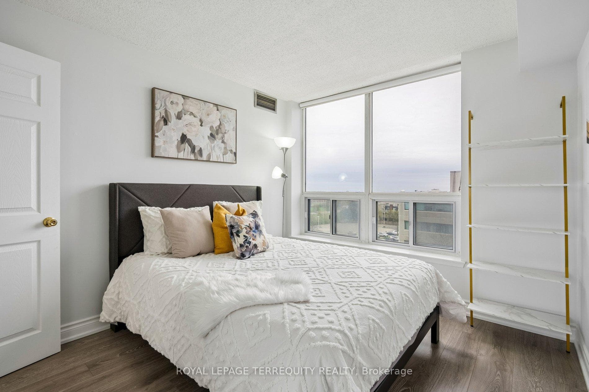 410 Mclevin Avenue Unit 709 photo 28
