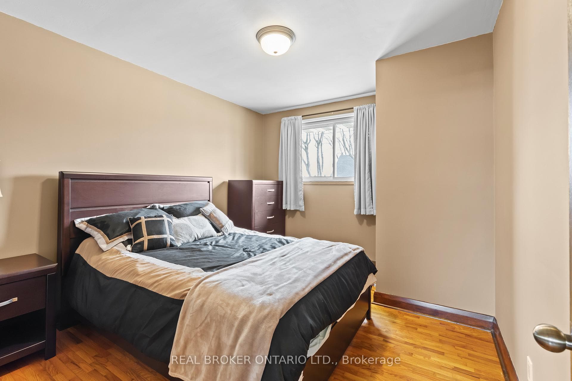 104 Howard Avenue photo 18